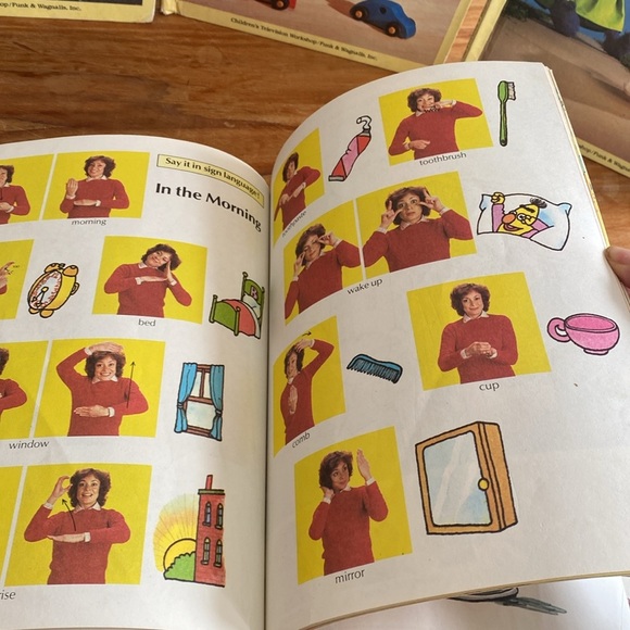 Vintage Seasame Street Books from the early 80s
Volume 1,2,3,4 - Picture 8 of 15